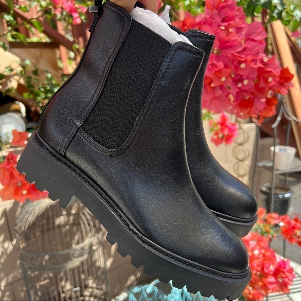 REACTION KENNETH COLE Womens Black Boots NWOT